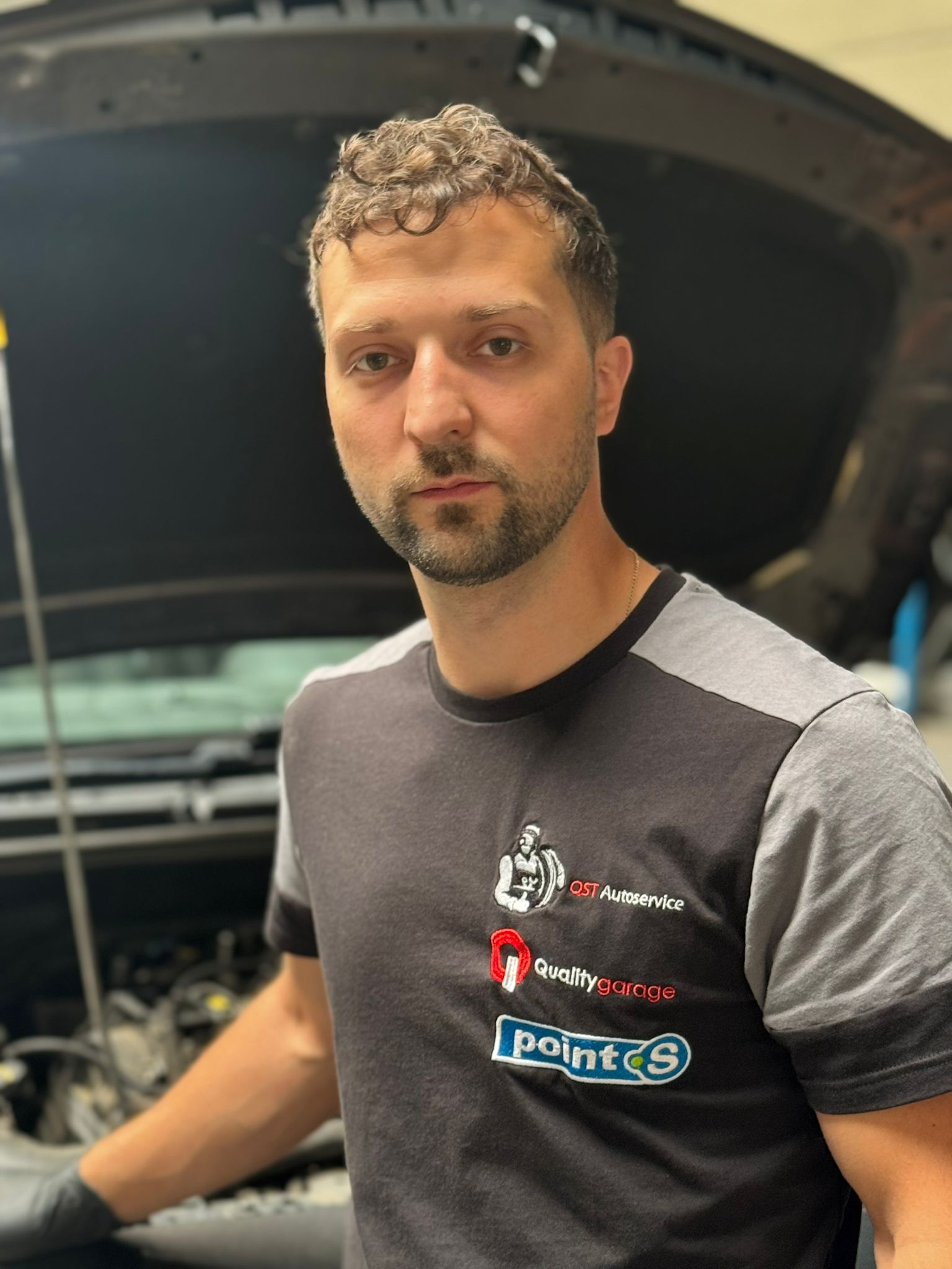 Alex - Expert mechanicien chez QST Autoservice Roosdaal