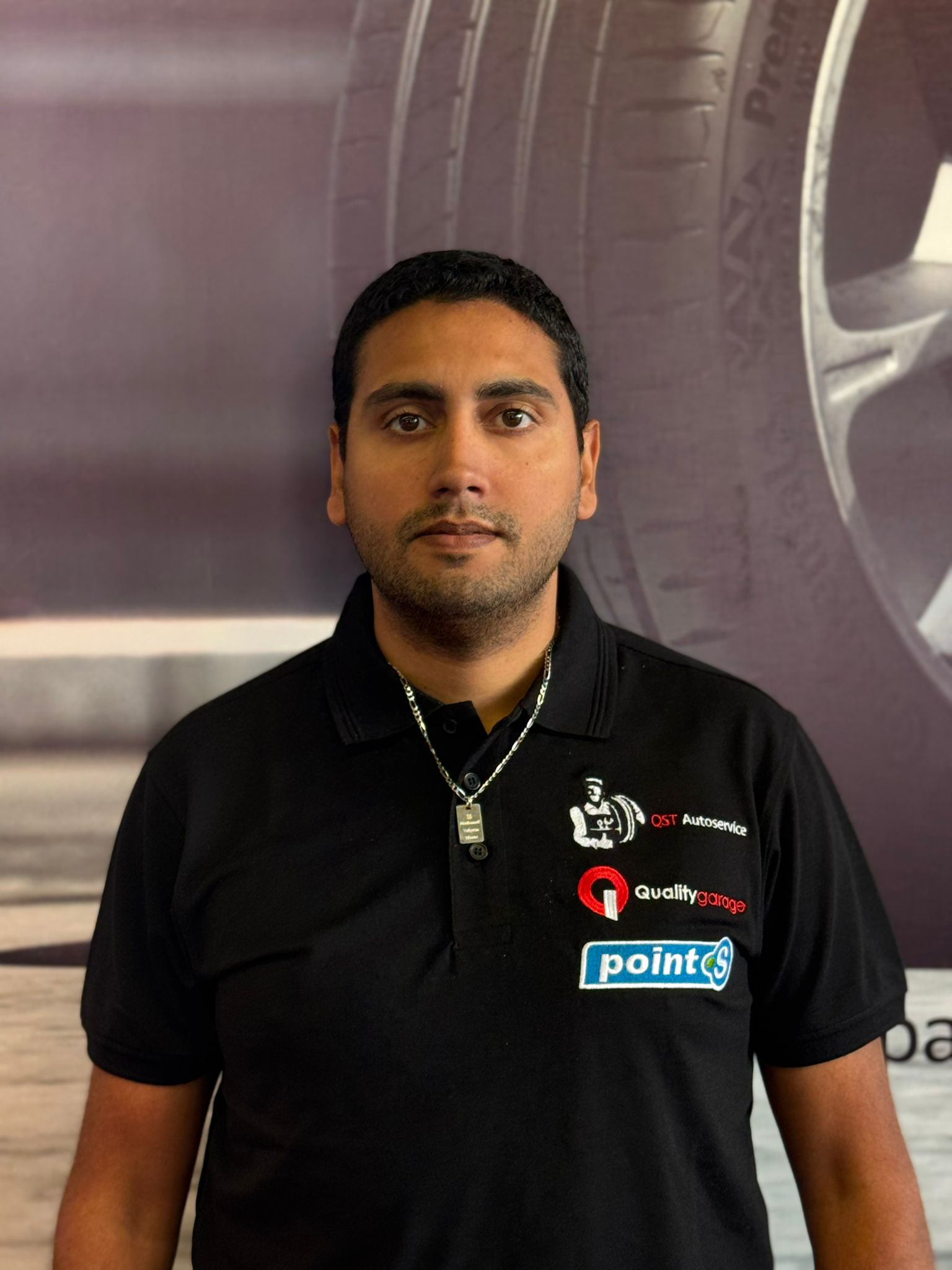 Jonathan - Management chez QST Autoservice Roosdaal